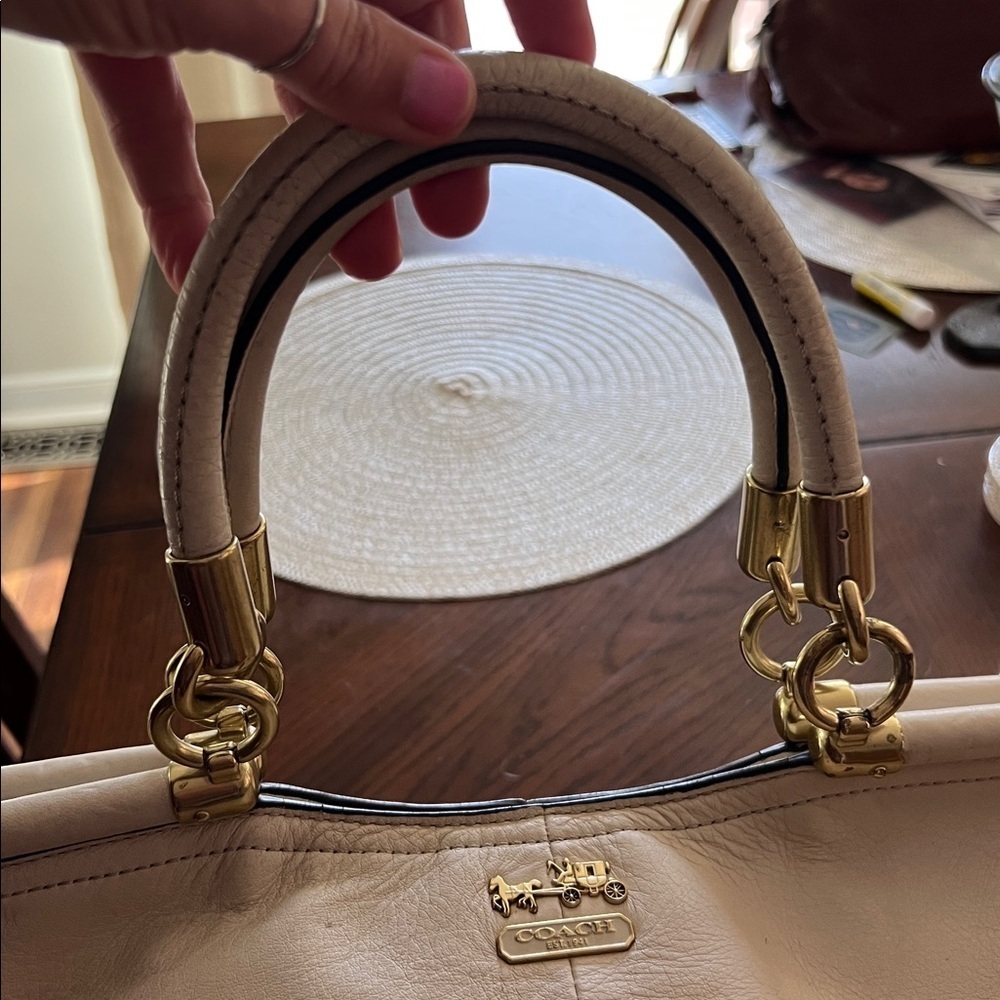 Coach Off White Leather Madison Leather Carrie Handbag - Picture 10 of 17